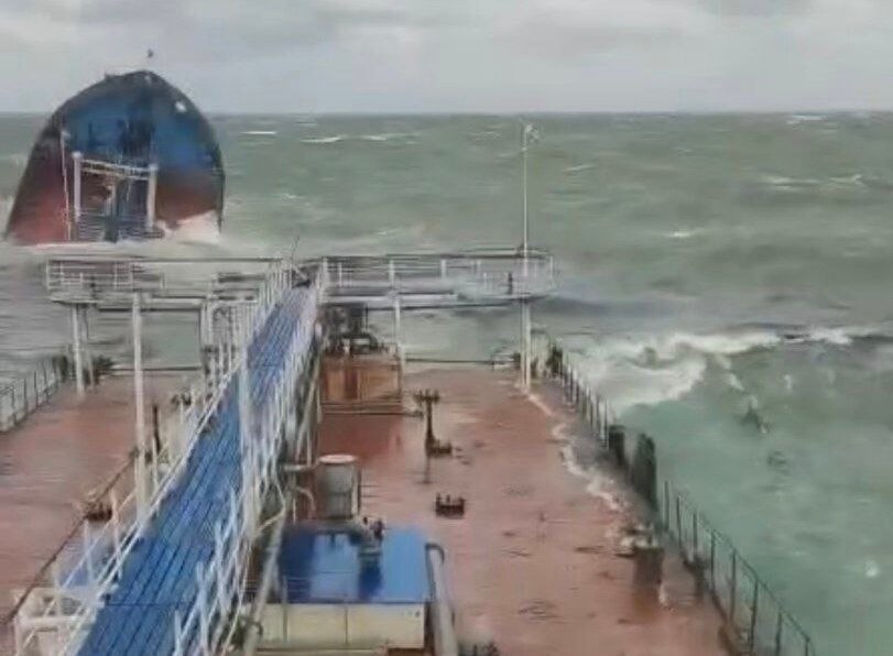 Моряков с танкера «Волгонефть 212» в Керчи эвакуировали