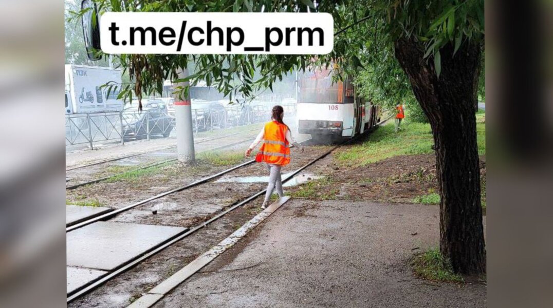 В центре Перми утром задымился трамвай