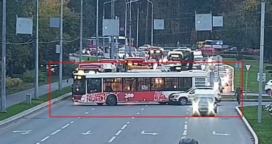 В Перми из-за аварии возник большой затор на шоссе Космонавтов