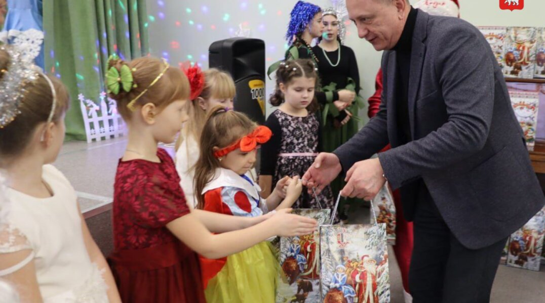 Дети Северодонецка получили более 2300 подарков из Прикамья