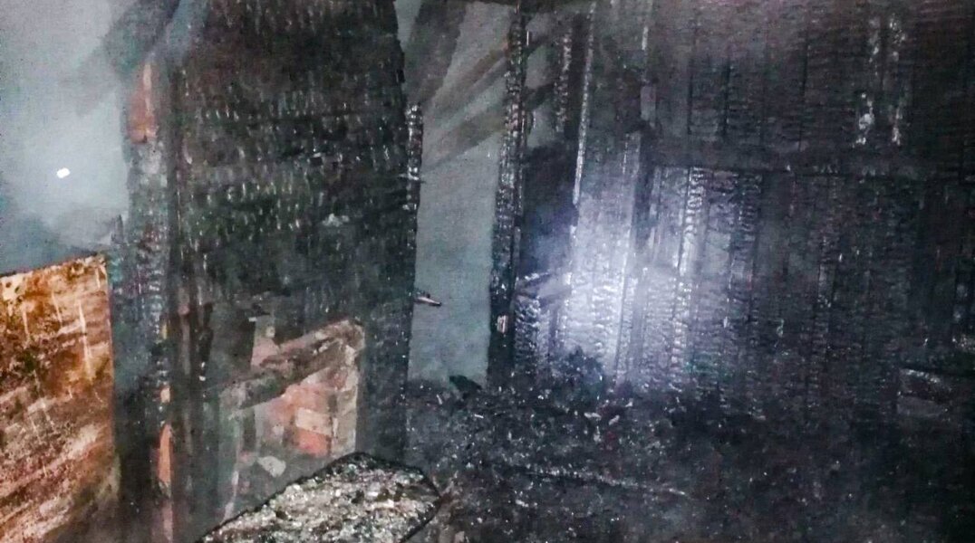 В Перми на пожаре схлопнулся баллон с бытовым газом