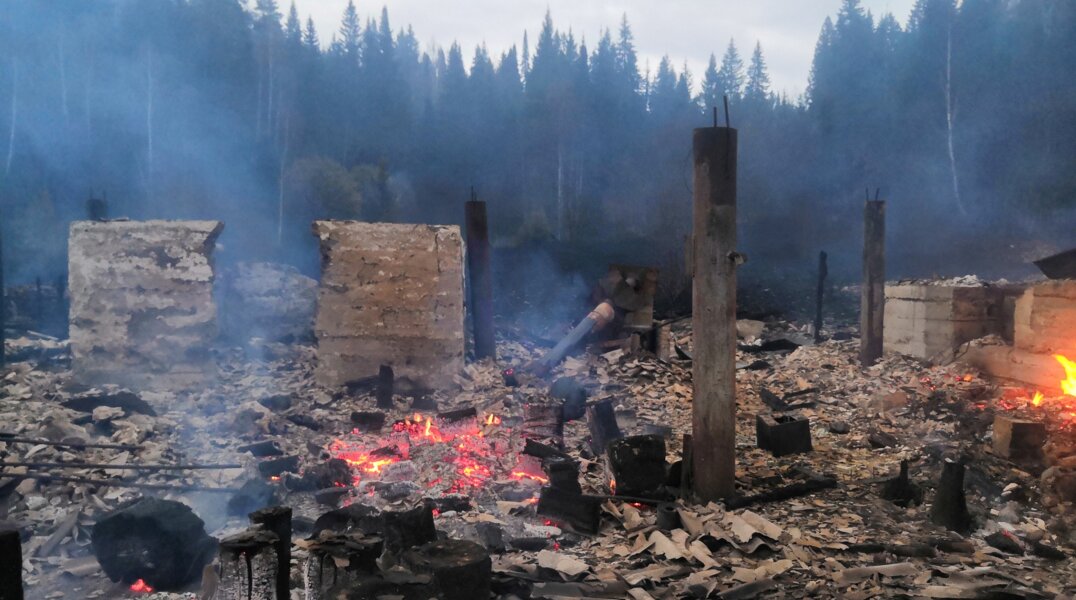 В Прикамье неизвестные подожгли дачу с хозяином