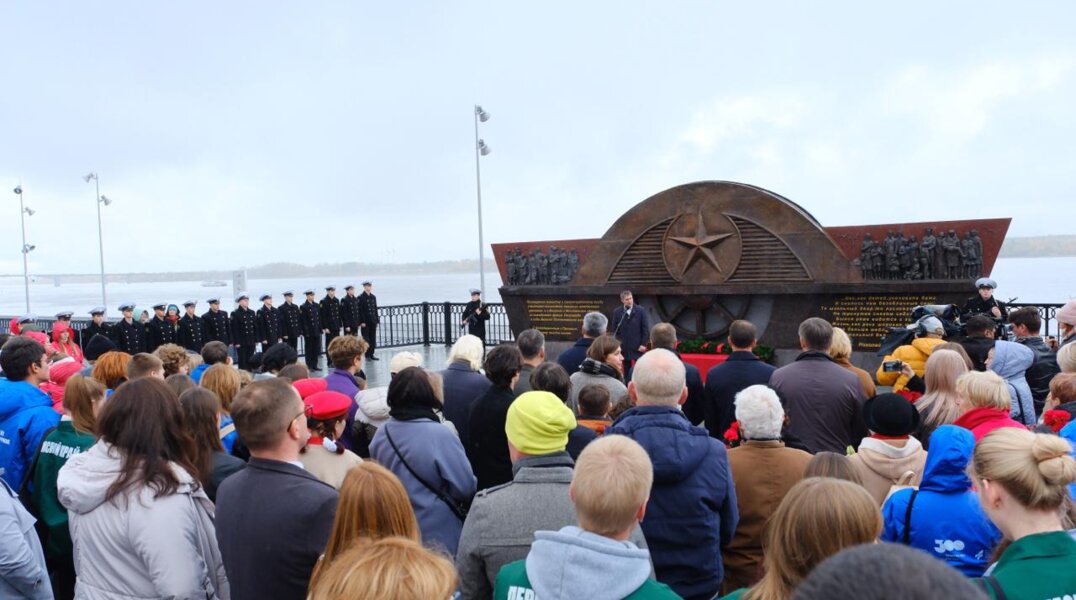 В Перми открыли памятник эвакуированным в годы ВОВ жителям Ленинграда