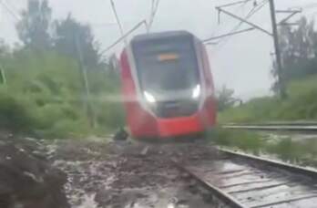 В Прикамье электричка прервала свой путь из-за оползня