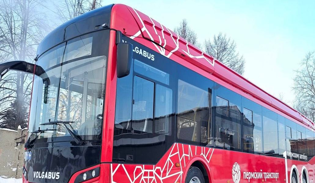 В Пермь прибыл новый трехосный автобус для испытаний