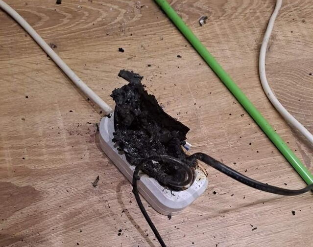 В Перми чуть не сгорела квартира из-за неисправного блока питания телеприставки