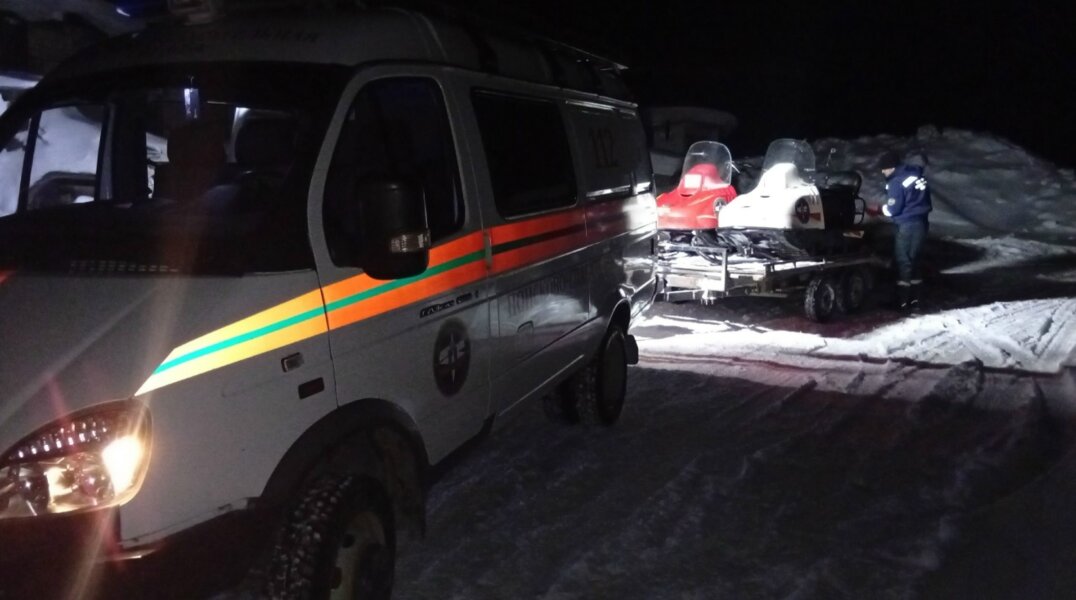 В Прикамье спасатели пришли на помощь заблудившимся на снегоходах туристам