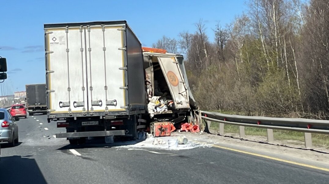 На Западном обходе Перми КамАЗ протаранил «Газель»