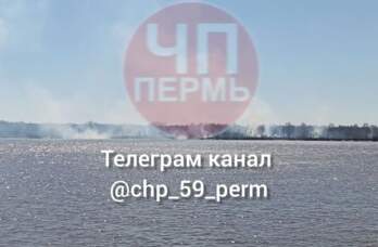 Вблизи деревни Гамы загорелся  камыш