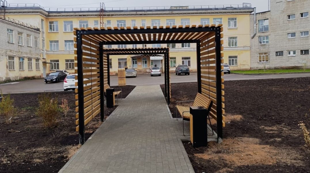 В Березниках впервые с момента постройки зданий больницы сделали благоустройство территории