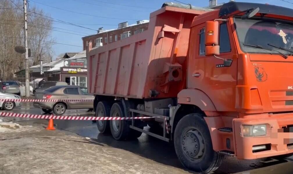 В Перми грузовик насмерть сбил пожилого мужчину