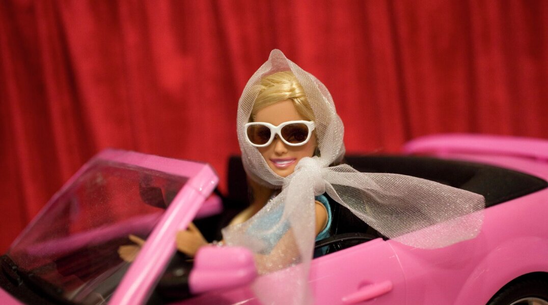 Пермякам предложили сдать куклы Барби на благотворительность