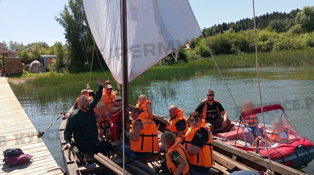 В Пермском крае стартовала первая экскурсия на точной копии струга Ермака