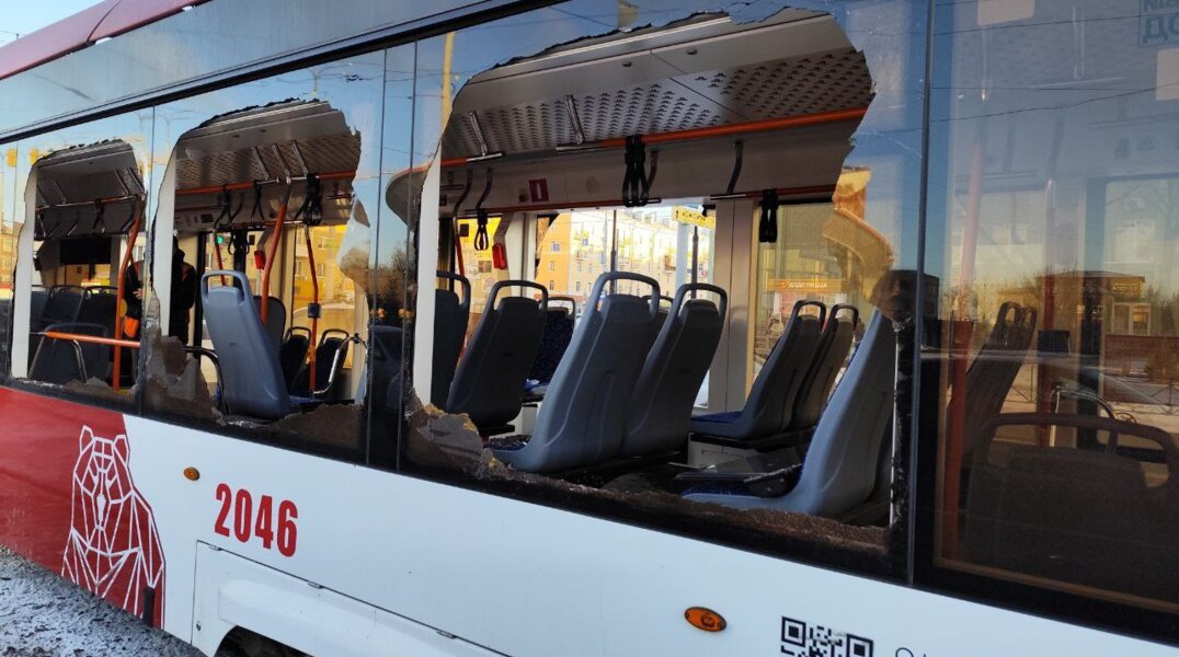 Виновник аварии с двумя трамваями в Перми возможно уснул за рулём