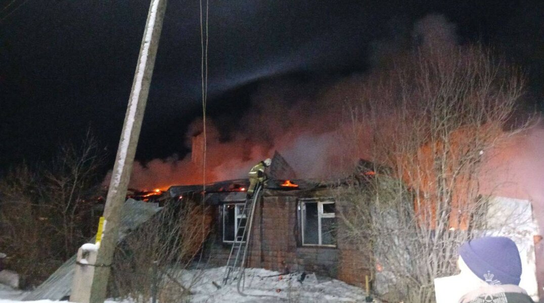 В Суксунском округе мужчина спас свою супругу из горящего дома