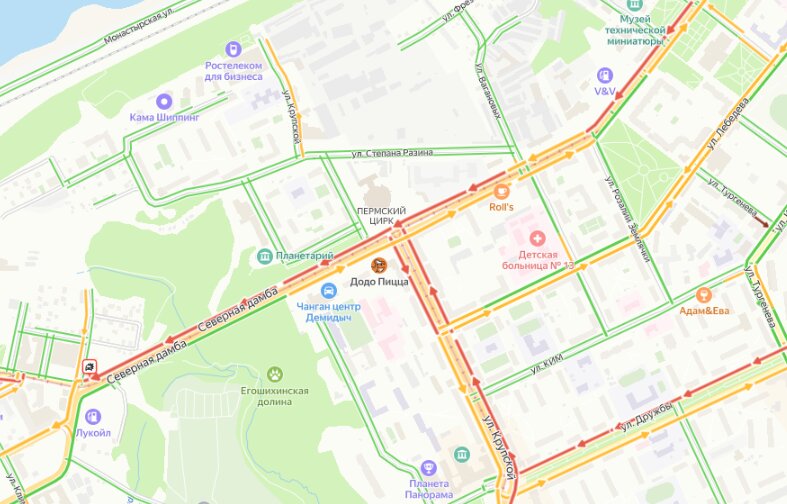 В Перми скопилась большая пробка в районе Северной дамбы