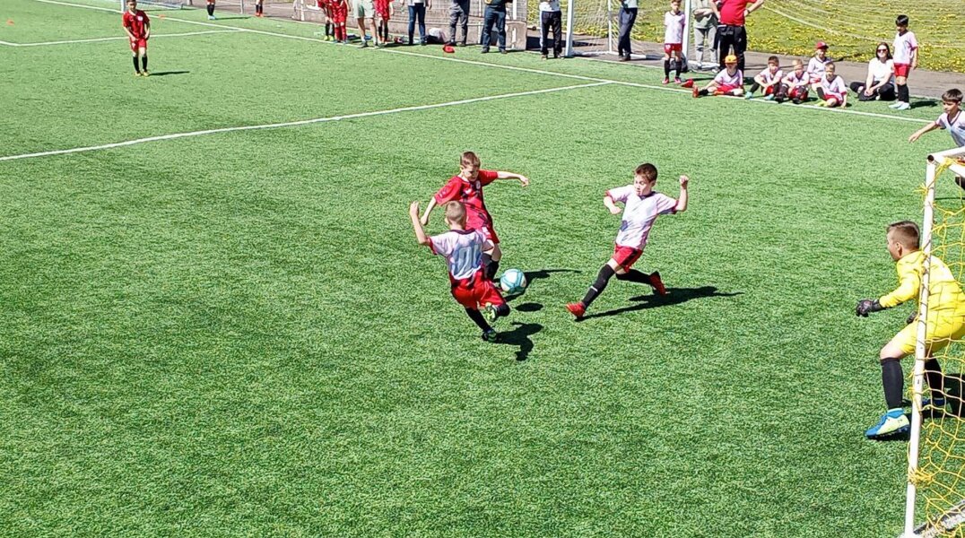 На стадионе «Звезда» в Перми проходит детский фестиваль «Всероссийский день футбола»