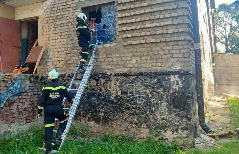 Из дома, где обрушился подвал и стены, в места временного размещения поселят 24 человека