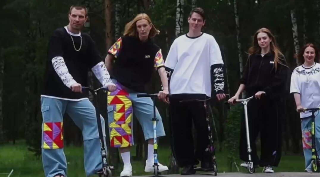 Пермяки сняли бренд-видео в мерче Молодежной столицы 2025