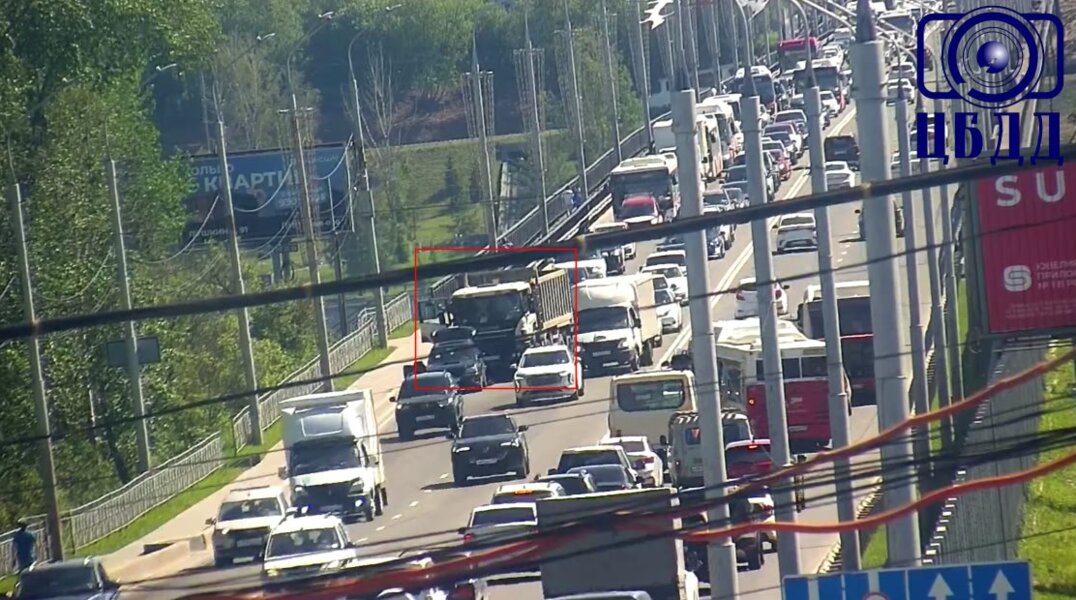 На улице Попова в Перми затруднено движение из-за ДТП на Коммунальном мосту