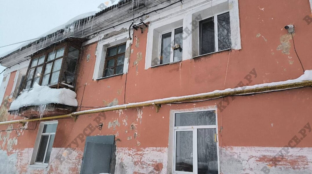 Пермские следователи начали проверку после травмирования женщины из-за схода снега с крыши