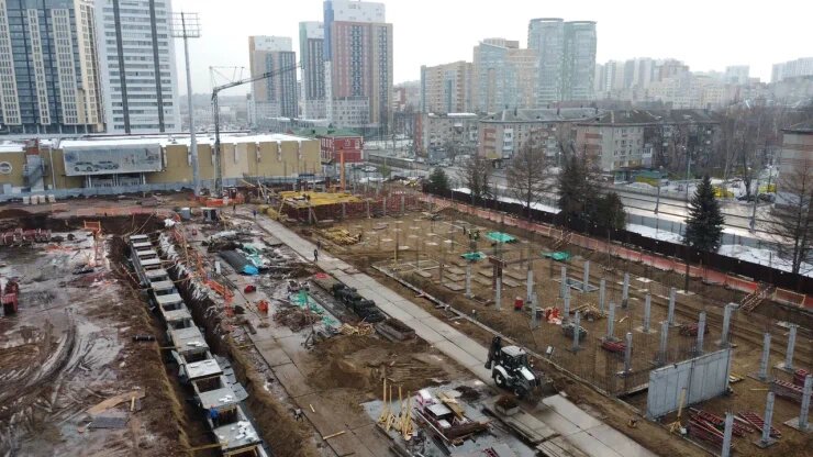 В Перми на стадионе «Юность» начали возводить каркас административного здания