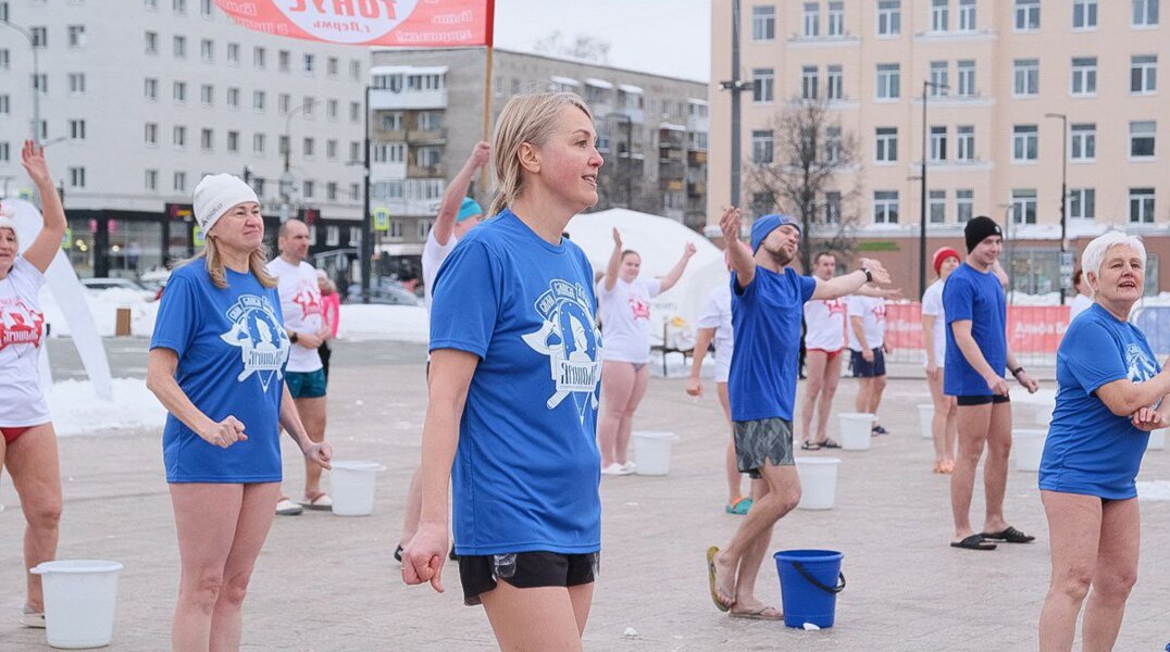 В Перми прошли массовые обливания перед Театром-Театром