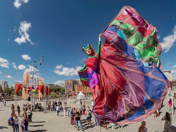 На фестиваль уличных театров "Флюгер" в Перми ищут волонтеров