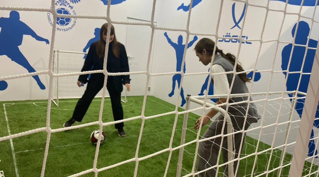 На форуме «Россия – спортивная держава» в Перми гости постреляли и поиграли в футбол