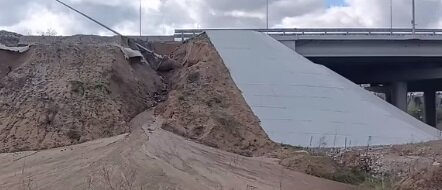На дамбе Чусовского моста размыло песчаную «подушку»