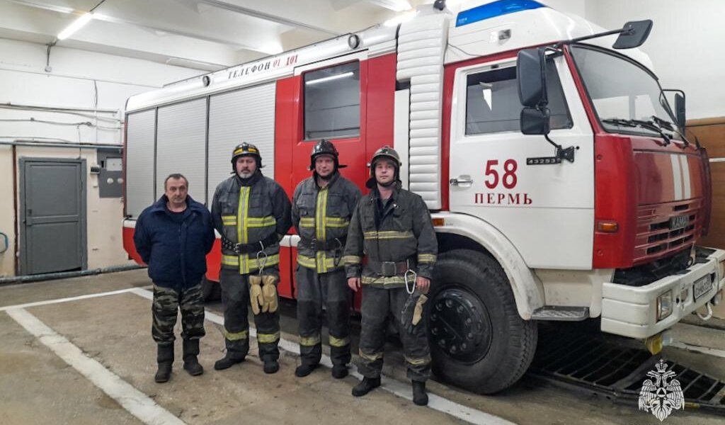 Два автомобиля вспыхнули на улице Николая Островского