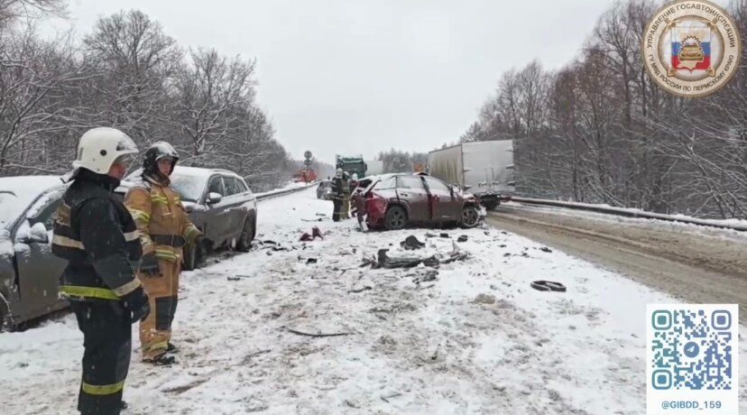 ГИБДД: в ДТП на трассе под Краснокамском погибла женщина, ещё шесть человек получили травмы