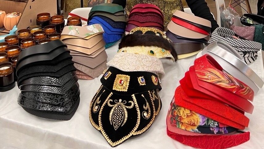 «Это ободок, но более царственной формы»: пермячка открывает магазин кокошников