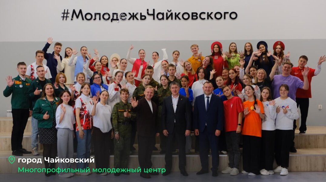 Губернатор Прикамья побывал в школе, колледже и Молодежном центре Чайковского