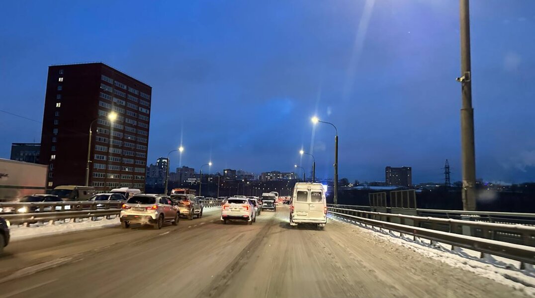 В Перми машины встали в девятибалльные пробки в нескольких районах