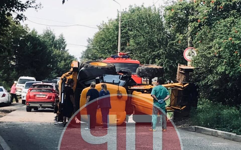 В Перми после столкновения с экскаватором пострадал водитель внедорожника