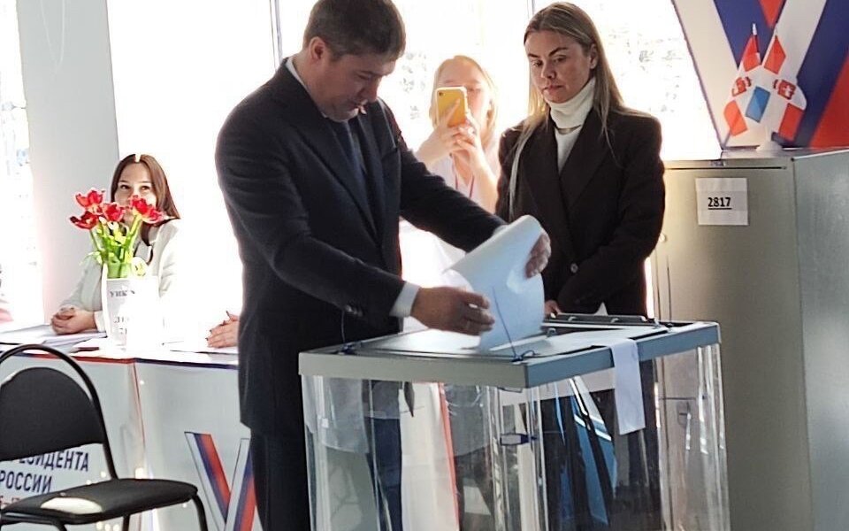 Губернатор Прикамья Дмитрий Махонин проголосовал на выборах президента