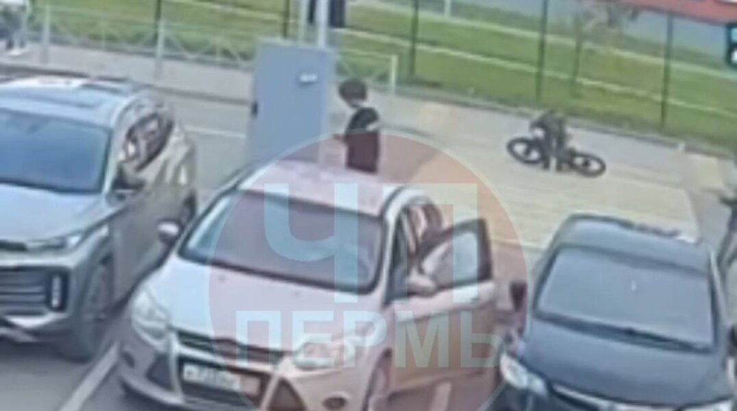 В Перми внедорожник на полном ходу сбил велосипедиста на «зебре»