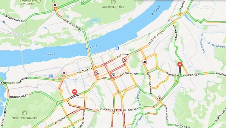 В предпраздничную пятницу Пермь сковали 8-балльные пробки