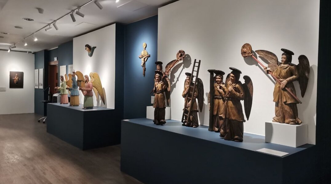 Деревянных «Пермских богов» привезли в ХМАО