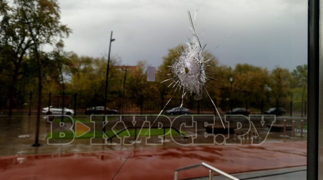 В Перми неизвестные расстреляли окна легкоатлетического манежа «Спартак»