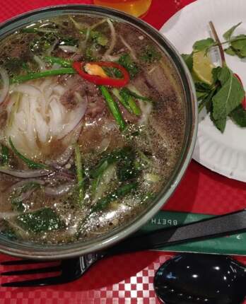 В центре Перми открылось круглосуточное паназиатское бистро