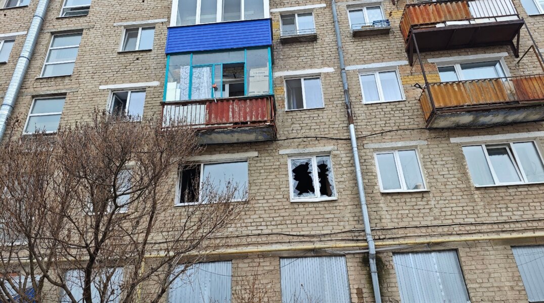 В Кунгуре двухлетний малыш запер родителей на балконе