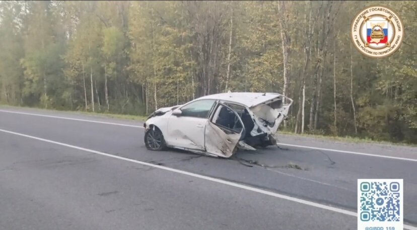 В Соликамском округе легковой автомобиль столкнулся с большегрузом