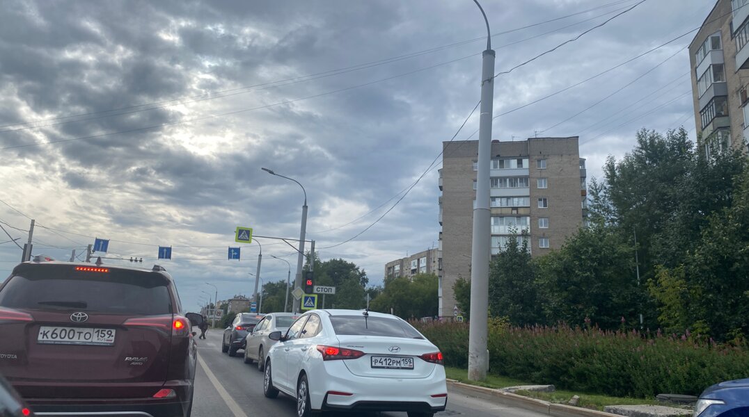 Шоссе Космонавтов в Перми сковали девятибалльные пробки