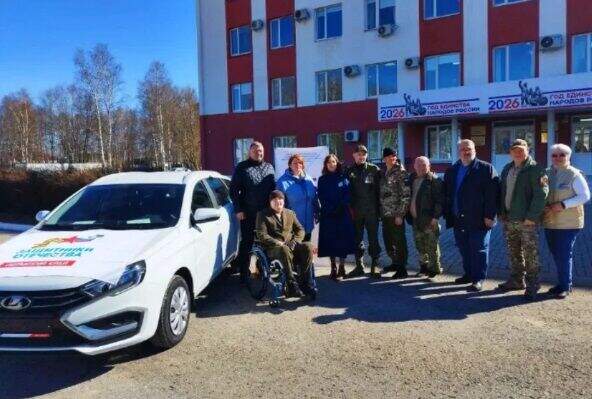 Ветерану СВО из Осы передали автомобиль с ручным управлением