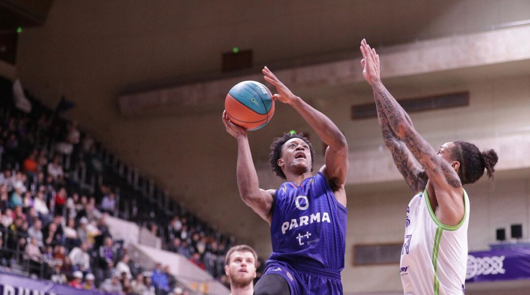 Баскетбольный клуб «Парма» потерпел поражение в домашнем матче