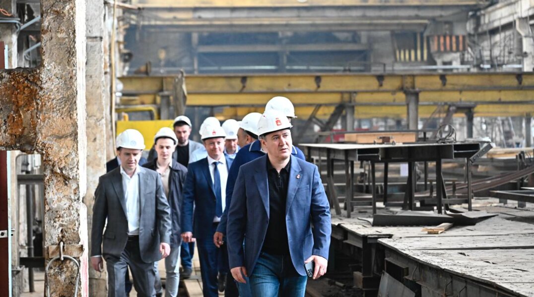 На Пермской судоверфи начали ремонтировать сооружение для спуска и поднятия с воды судов