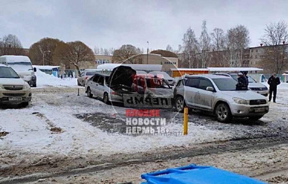 В сгоревшем автомобиле в Перми нашли мертвого человека