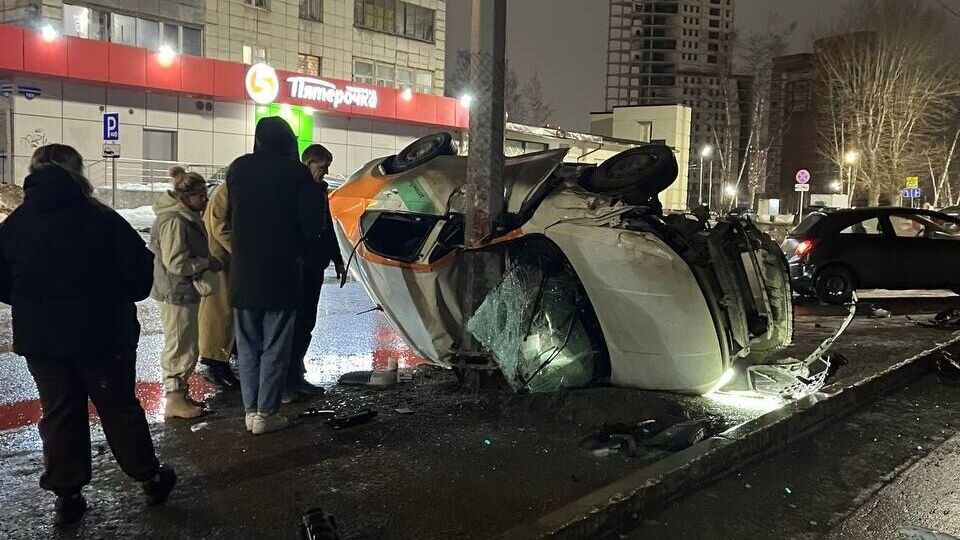 ​В аварии с автомобилем каршеринга в Перми пострадали трое